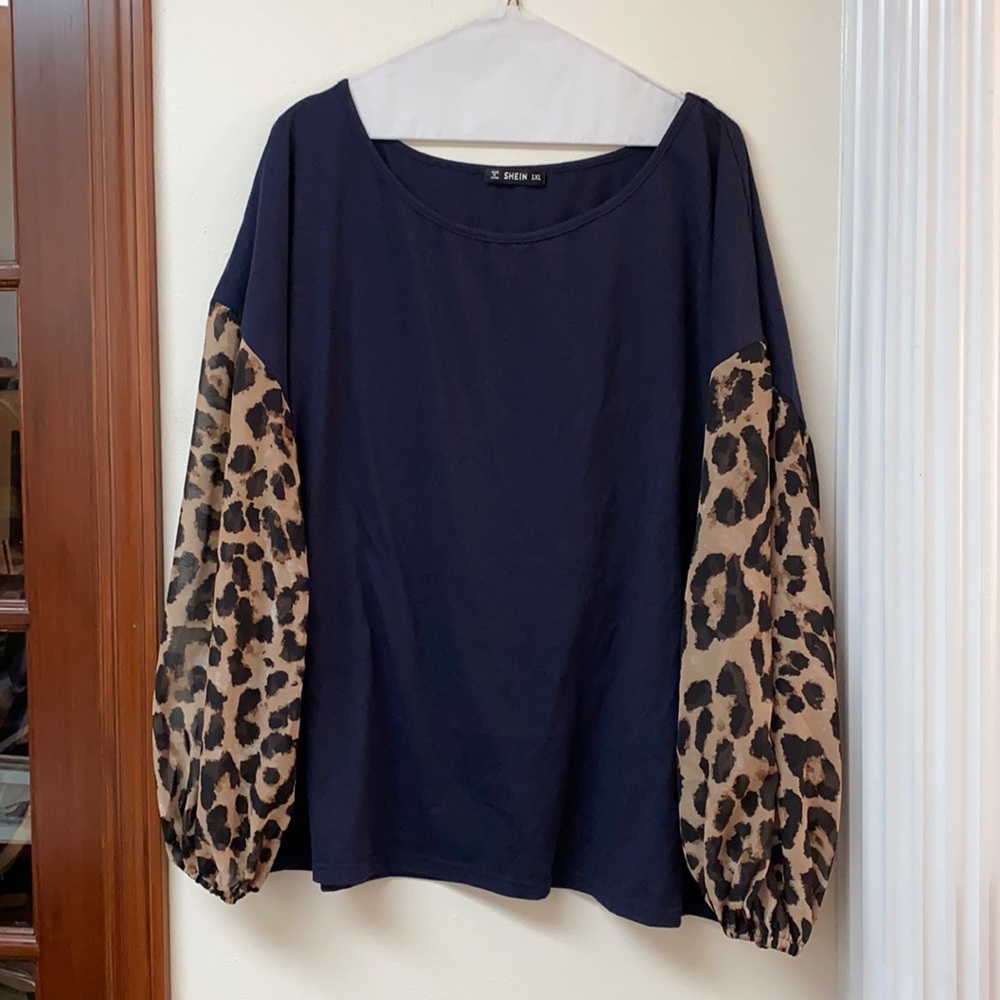 SHEIN drop sleeve leopard print top